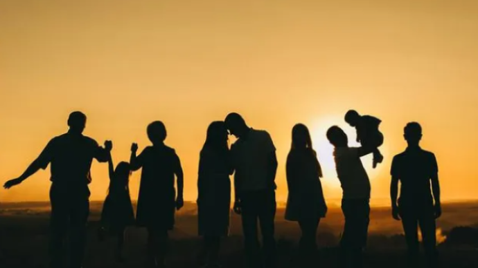 人民日报发声,年轻人热衷搭子疏远亲戚,断亲现象不能简单定义 人民日报发声,年轻人热衷搭子疏远亲戚,断亲现象不能简单定义