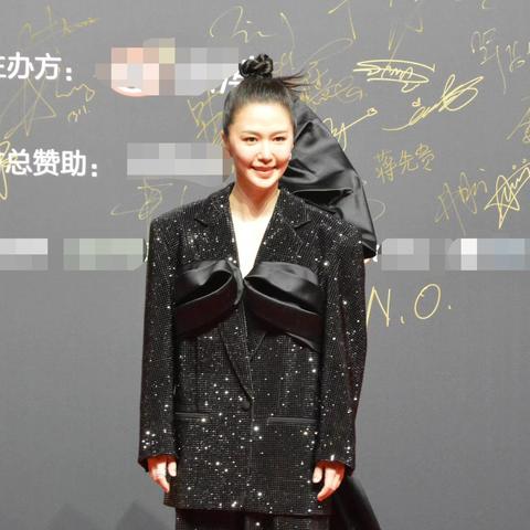 阿娇胖瘦都美，这身材魅力十足，动态图让人直呼难把持！