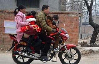 工作多年未买车，男子父母因没面子不愿出门见人