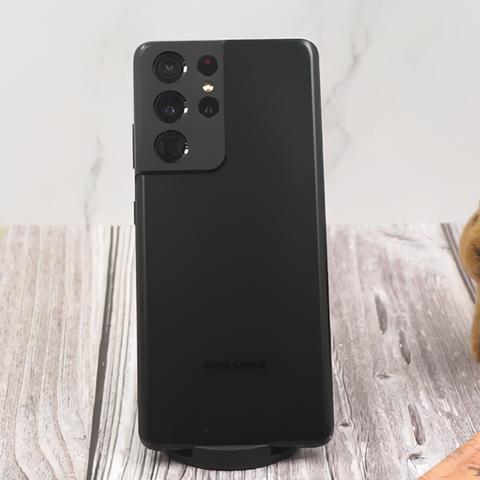 史上最贵iPhone冲上热搜，折叠屏遭玩家吐槽，外观太丑！