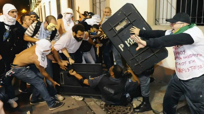 巴西7囚犯挖洞越狱事件，从真实罪案到沙盒游戏神关卡的5层逃脱逻辑