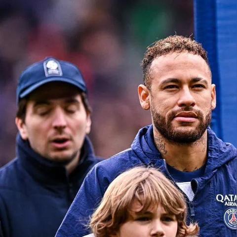 C罗深圳行怎么玩？2025中国行门票攻略、商业内幕与球迷实战手册