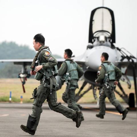 鱼雷机总被秒？2025航母进阶攻略教你3步锁定胜局