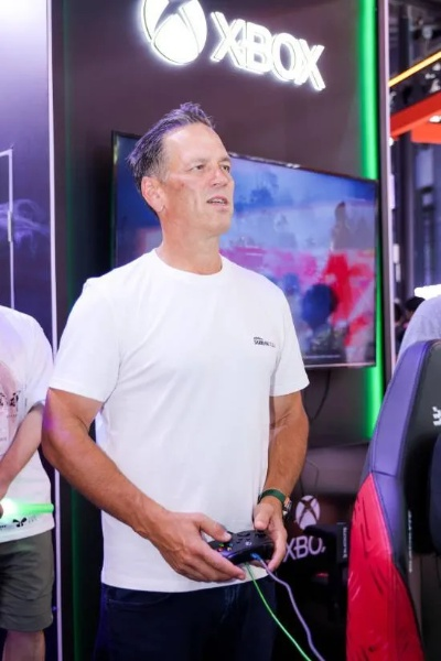 曝光！斯宾塞正式交权现场视频，Xbox新时代大幕开启
