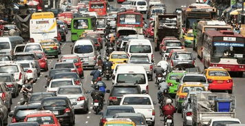 堵车时女子一眼认出10年未见初恋的车牌，命运般的重逢！