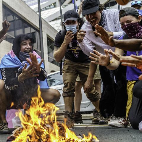 印度18岁新娘婚礼上被情人枪击，这场悲剧究竟因何而起？