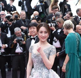 外网疯传金凯瑞走红毯视频，网友质疑其状态不对劲