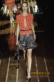 米兰时装周上,马斯克跨性别女儿薇薇安为 Gucci 惊艳走秀! 米兰时装周上,马斯克跨性别女儿薇薇安为 Gucci 惊艳走秀!