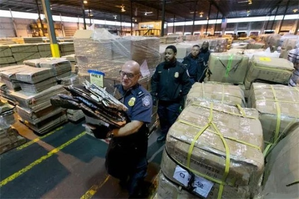 痛心!全球仅50份限量软盘在美国海关遭拆毁,道心就此破碎 痛心!全球仅50份限量软盘在美国海关遭拆毁,道心就此破碎