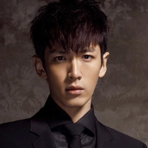 台湾辣妹当众脱底裤引网友热议,这操作实在看不懂 台湾辣妹当众脱底裤引网友热议,这操作实在看不懂