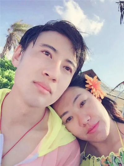 小明剑魔携老婆游三亚,网友直呼,纯爱故事太好嗑! 小明剑魔携老婆游三亚,网友直呼,纯爱故事太好嗑!