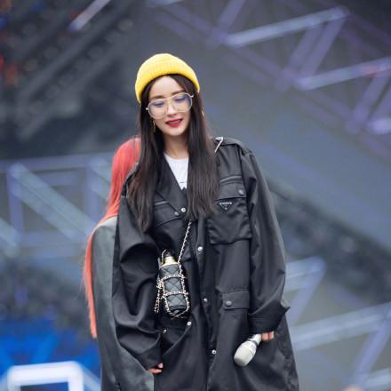 杨幂ins新照美到失语!短靴配美腿,这身材谁能扛得住? 杨幂ins新照美到失语!短靴配美腿,这身材谁能扛得住?