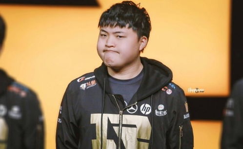 Uzi透露将办Uzi杯，奖金百万，直言自己捧杯是理想结局