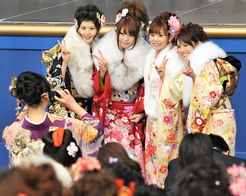 揭秘！日本女人穿和服上厕所的门道，动态图展示该挡之处全挡住