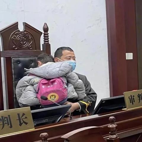 河南老板回豫一月，上海早餐店被催开门，手机响不停