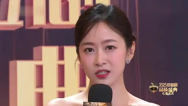 刘美含吐槽，一个字5家AI读音不同，这字究竟该咋读？