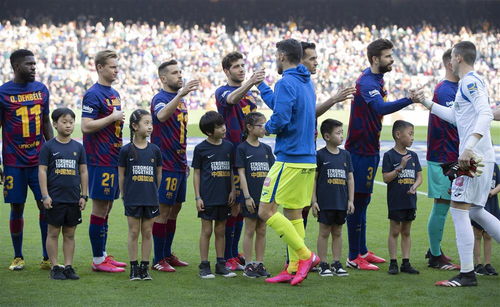 绿茵场被元宵灯火点亮,巴萨教父续写传奇征程! 绿茵场被元宵灯火点亮,巴萨教父续写传奇征程!