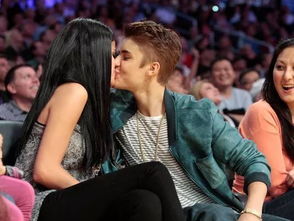 贾斯汀比伯女友类型全解码，从赛琳娜到海莉的择偶进化论