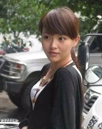 家里不许考中戏，唐嫣反手考第二，这或许是她最叛逆的事儿！