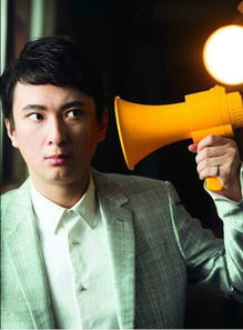 外网热议，年近半百的里昂为何不秃头，反而愈发帅气？