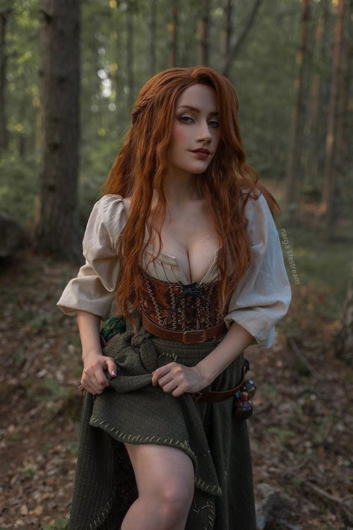 今日小姐姐COS图！《生化9》格蕾丝 你怎么不穿裤子