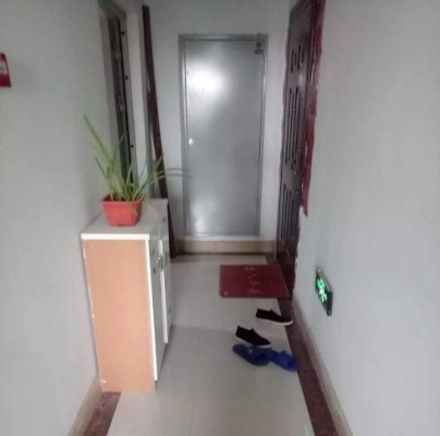 离谱！半年没回家 门口公共走廊被邻居"爆改"成厨卫