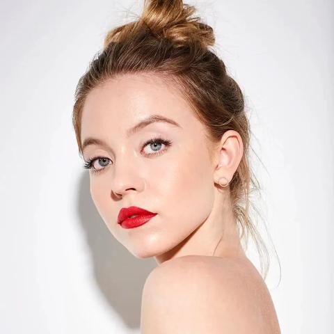 惊艳!悉尼·斯威尼最新写真大揭秘,快来先睹为快! 惊艳!悉尼·斯威尼最新写真大揭秘,快来先睹为快!