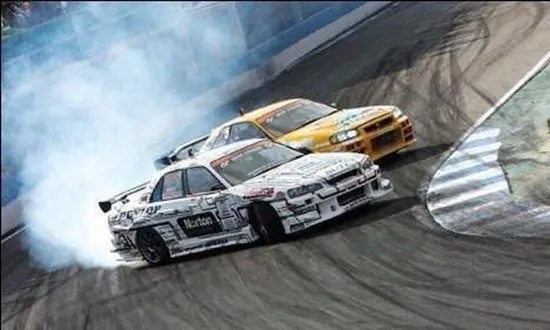 镜像游泳馆总跑不好？3分钟学会职业车手近道超车秘籍