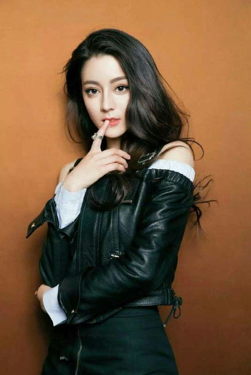 亚裔女主播吐槽国游丑化自己长相，网友却称比本人还好看