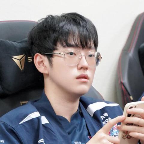 LPL美女被一线韩援养鱼劈腿？热门大瓜引玩家好奇猜测