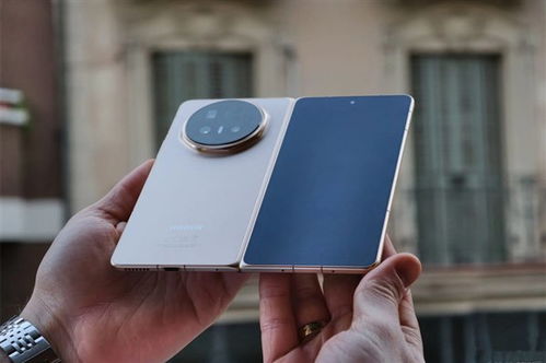 产品经理用荣耀Magic V6做引体向上，折叠屏强度实力获封神认证