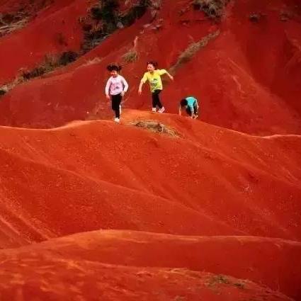红色沙漠超耐玩!四百多个冒险活动等你在游戏里尽情探索 红色沙漠超耐玩!四百多个冒险活动等你在游戏里尽情探索