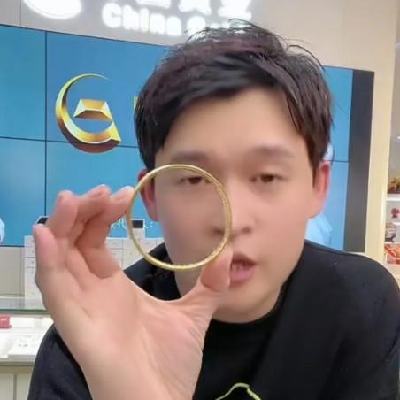 华为随行WiFi X发布,售价2499元,5.3Gbps下行、1000Mbps上行成直播神器 华为随行WiFi X发布,售价2499元,5.3Gbps下行、1000Mbps上行成直播神器