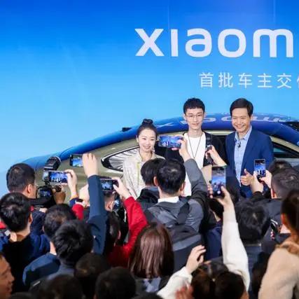 雷军揭秘,新一代SU7驾驶质感竟传承了Ultra的独特风味! 雷军揭秘,新一代SU7驾驶质感竟传承了Ultra的独特风味!