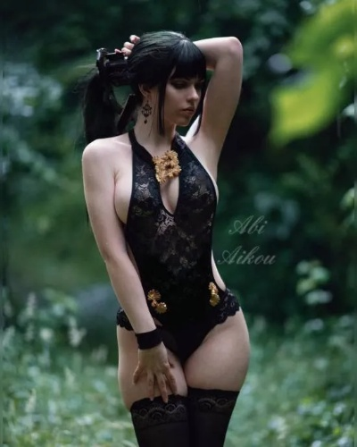 剑星伊芙被俄罗斯模特神还原，性感姿态配上完美身材太绝了！