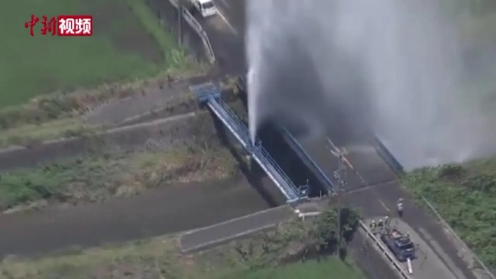 日本地下18米水管冲出，巨响后径直冲向高架桥！