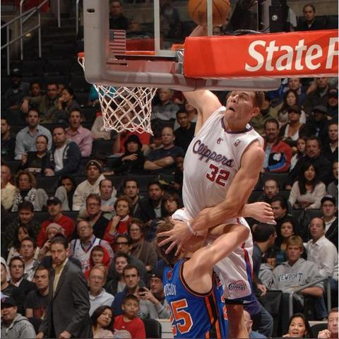 NBA2K25扣篮条隐藏机制曝光，90%玩家不知道的触发起跳点与隔扣触发原理