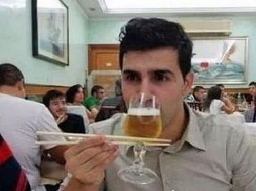 男子误吞12厘米筷子忍了8年才取出 网友：是个狠人