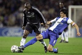 马克莱莱坐镇球场，全场覆盖调度有方成赛场掌控者！