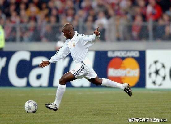 马克莱莱掌控全场,如球场指挥官般高效调度主宰战局! 马克莱莱掌控全场,如球场指挥官般高效调度主宰战局!