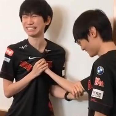 Doinb下跪道歉内幕，电竞公关危机拆解与职业选手形象管理全攻略