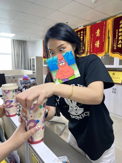 X平台药店大姐姐OK手势引遐想，二创热潮意外来袭！