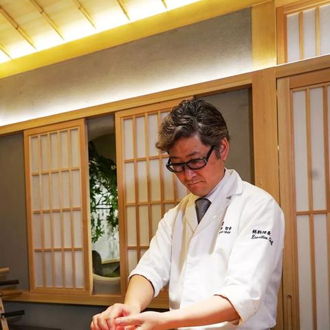 日料店回怼王思聪上热搜，餐饮商家应对网红差评的5个致命误区