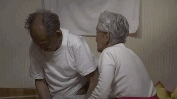 82岁老太与47岁男子喜结连理，猎奇动态图比擦边更吸睛！