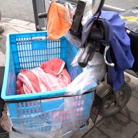 醉酒男子取快递误坐塑料筐，屁股被卡长达3个多小时！