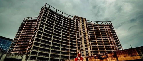 恒大2.4万亿债务黑洞揭秘，投资者自救指南与烂尾楼破局之道