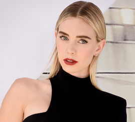 24岁美国超模在奥斯卡派对上大方展现傲人身材，吸睛无数！