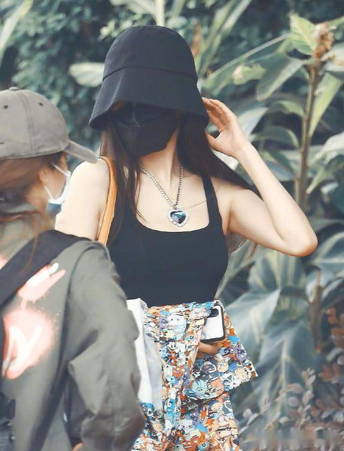 杨幂机场照又上热搜?2026早春同款穿搭实战解析,从选品到拍照全攻略 杨幂机场照又上热搜?2026早春同款穿搭实战解析,从选品到拍照全攻略