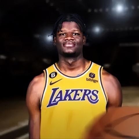 完美世界变态私服怎么选？2026最新版本战力飙升避坑全解析