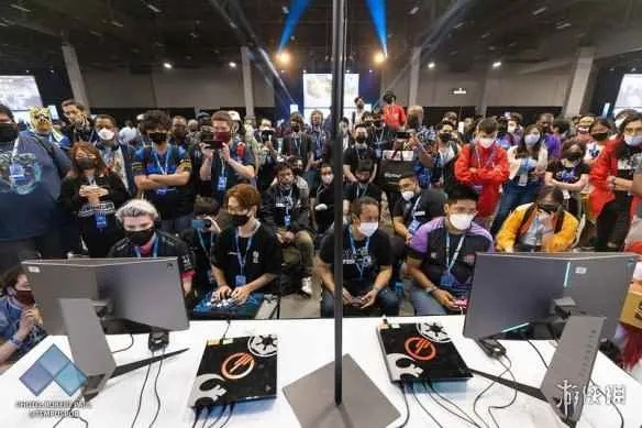 街霸6小孩比赛失利仍被围观 日本粉丝长队如长城